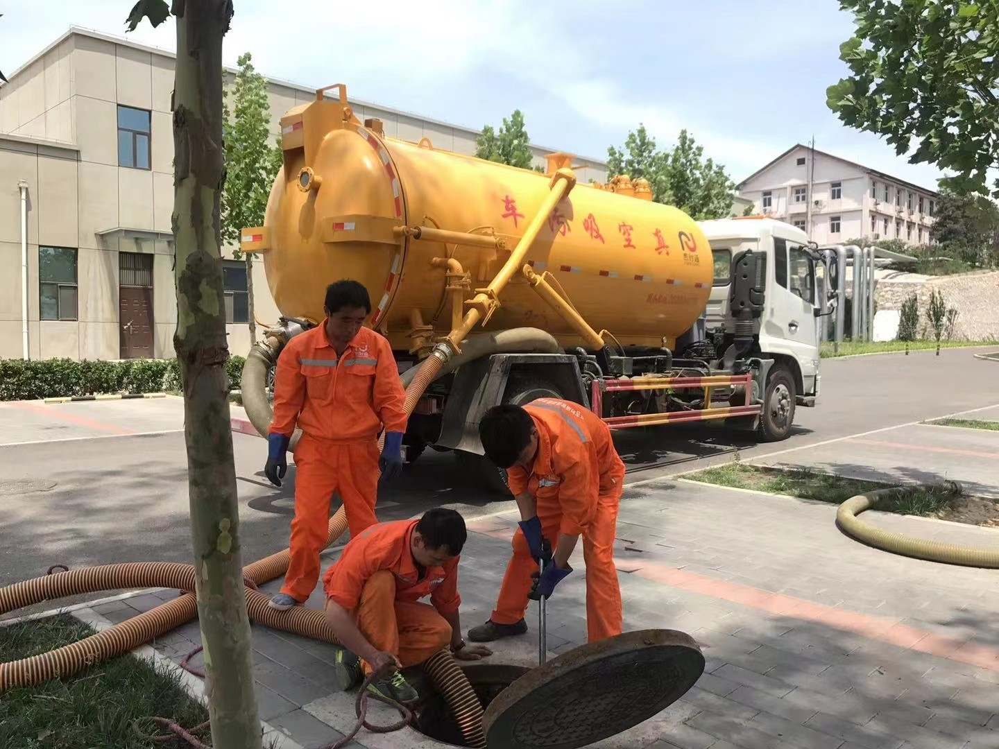 永发镇化粪池清理与5-8吨吸粪车施工效率分析